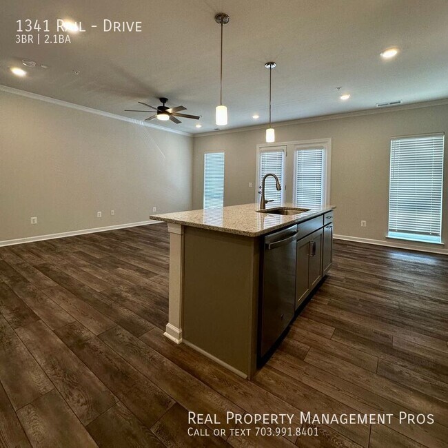 Building Photo - 1341 Rail-Drive