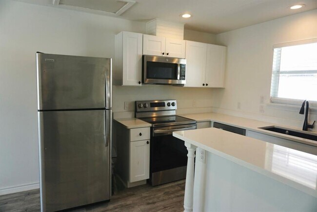 Building Photo - 2610 Cochran St