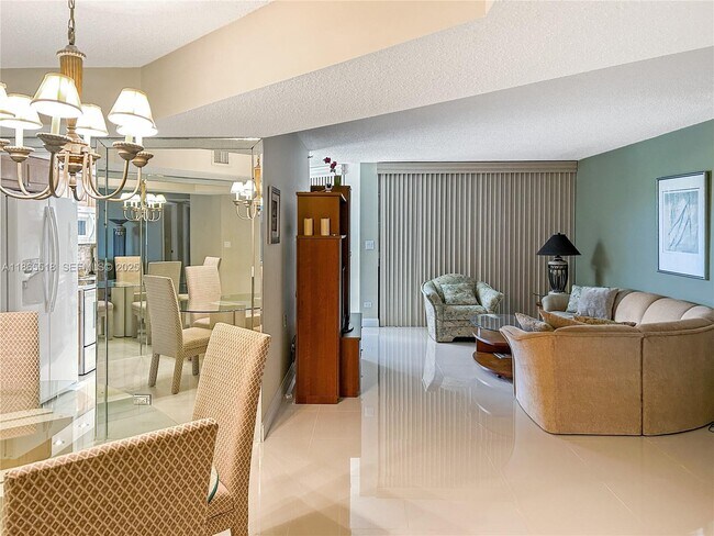 Building Photo - 7300 Radice Ct