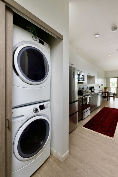 Building Photo - 211 W Mineral St