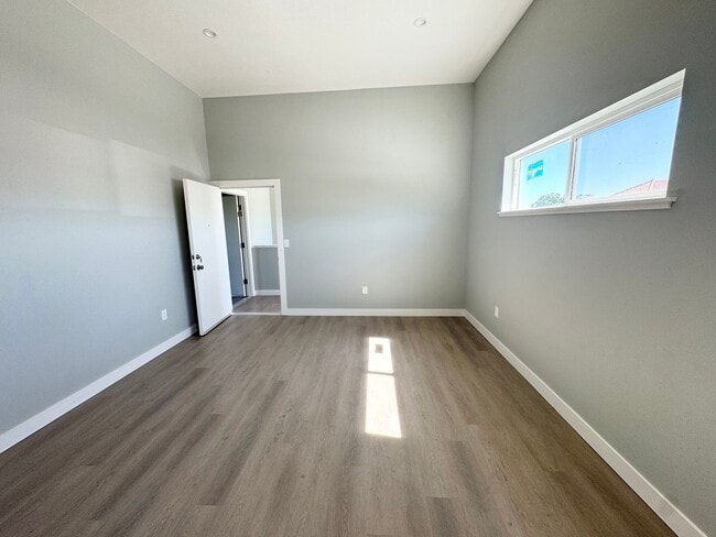 Building Photo - Executive Fully Upgraded Condo in Downtown Livermore