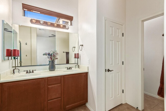 Building Photo - 6850 E Pearl St