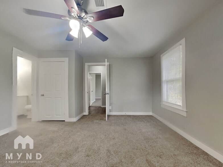 Building Photo - 4101 W Pear St