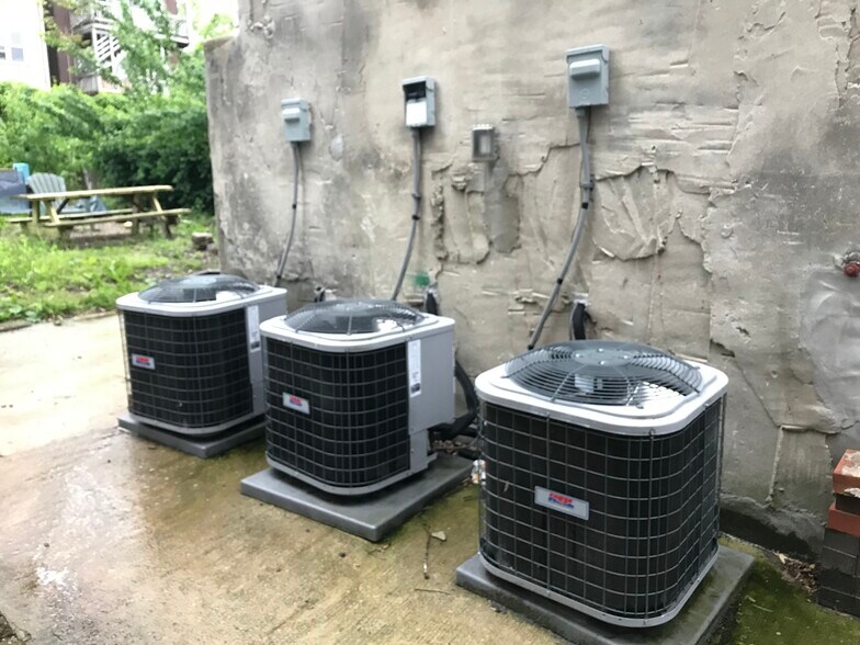 Building Photo - 191 Everett St