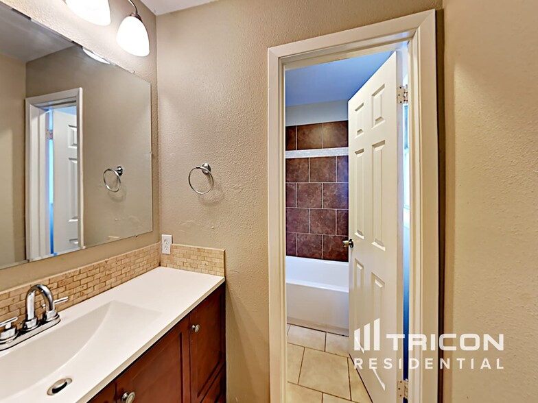 Building Photo - 5126 Casa Oro St