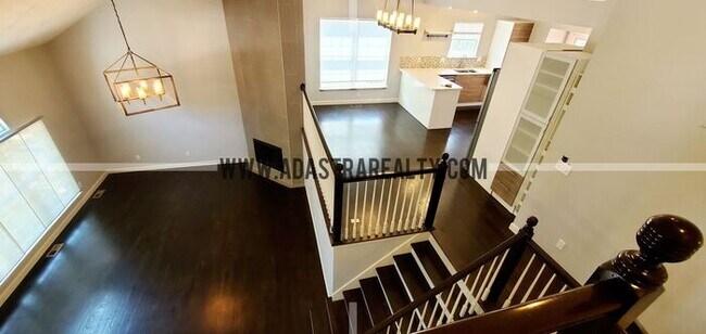 Building Photo - Gorgeous Updated Home in Blue Valley, South Overland Park-Available in APRIL!!