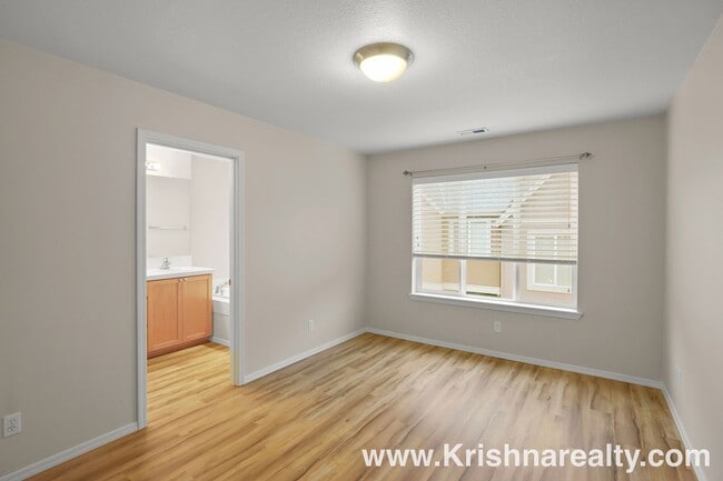 Building Photo - Lovely Home In A Excellent Location! 2 Bedrm 2.5 Bath in Arbor Reserve **PET FRIENDLY! & INTERNET...