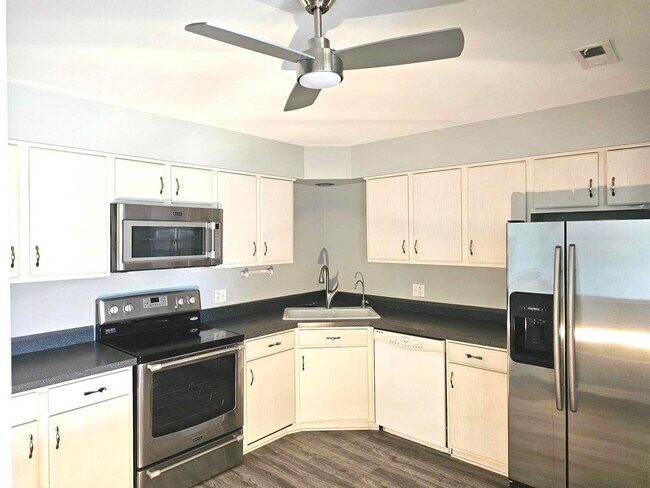 Building Photo - 1018 Castilian Ct