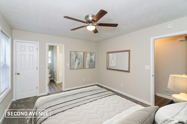 Building Photo - 400 N Hickory Ln