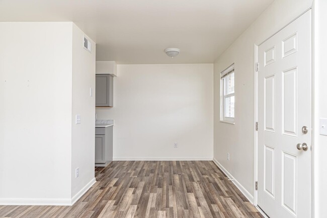 Building Photo - 209 N Woodland Dr