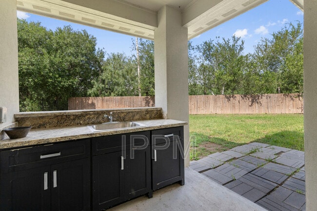 Building Photo - 1622 Helena Dr