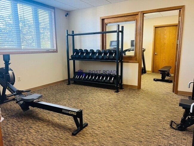 Building Photo - 565 W 27th St S