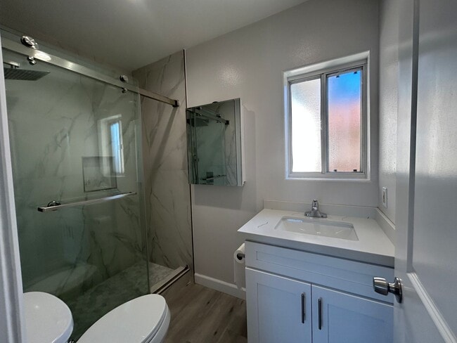 Building Photo - Newly Renovated 3 Bed / 2.5 Bath Apartment for Rent – Prime Huntington Beach Location!