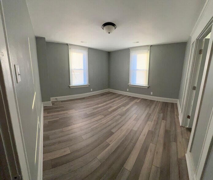 LIVING ROOM - 2216 W 3rd St