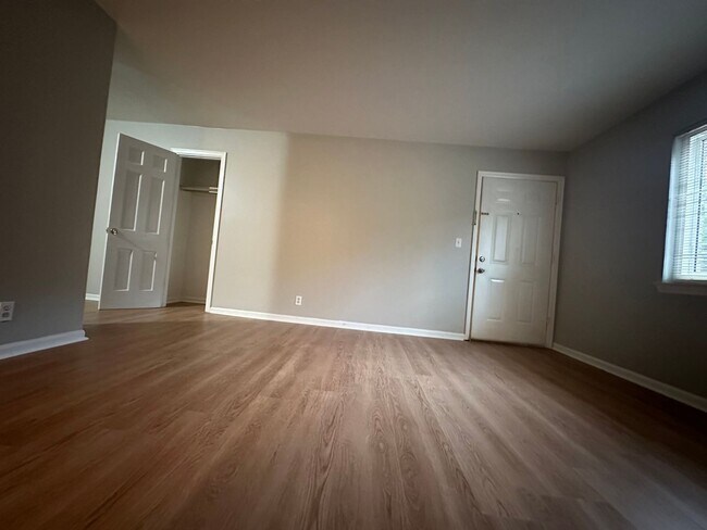 Building Photo - 3340 Pinewood Ave