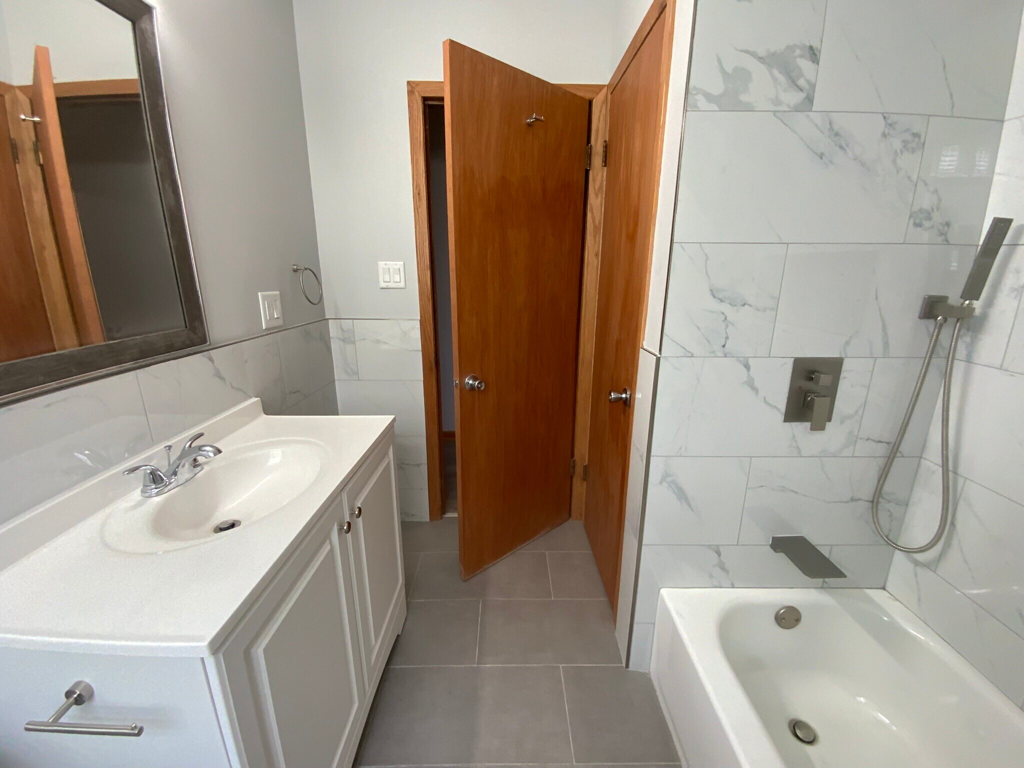 BATHROOM - 2228 W 71st St