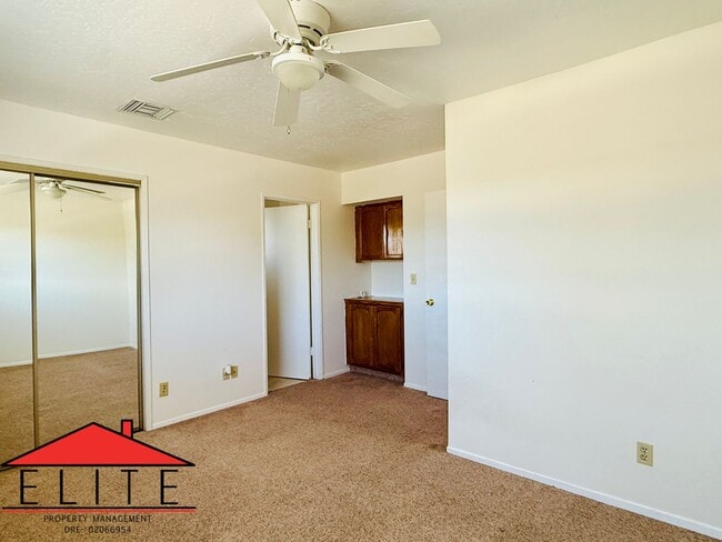 Building Photo - AVAILABLE NOW!!