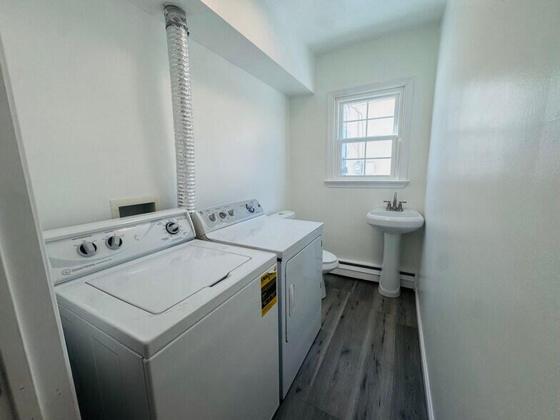 Building Photo - 230 Church St