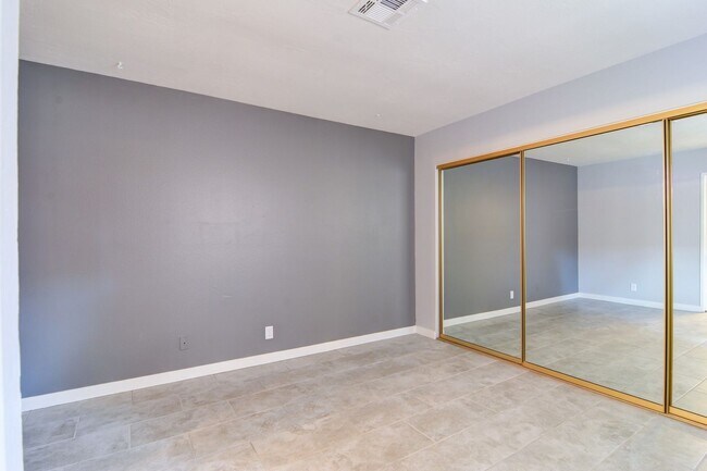 Building Photo - 417 N Lamb Blvd