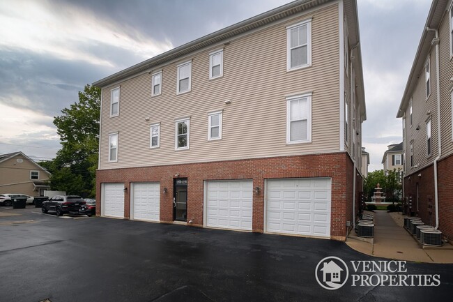 Building Photo - Three Bedroom with garage near Grandview
