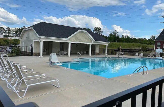 Building Photo - Spacious 4-Functional Bedroom Townhome Near RTP & Brier Creek