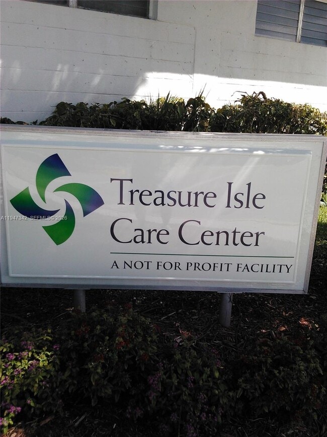 Building Photo - 1801 S Treasure Dr