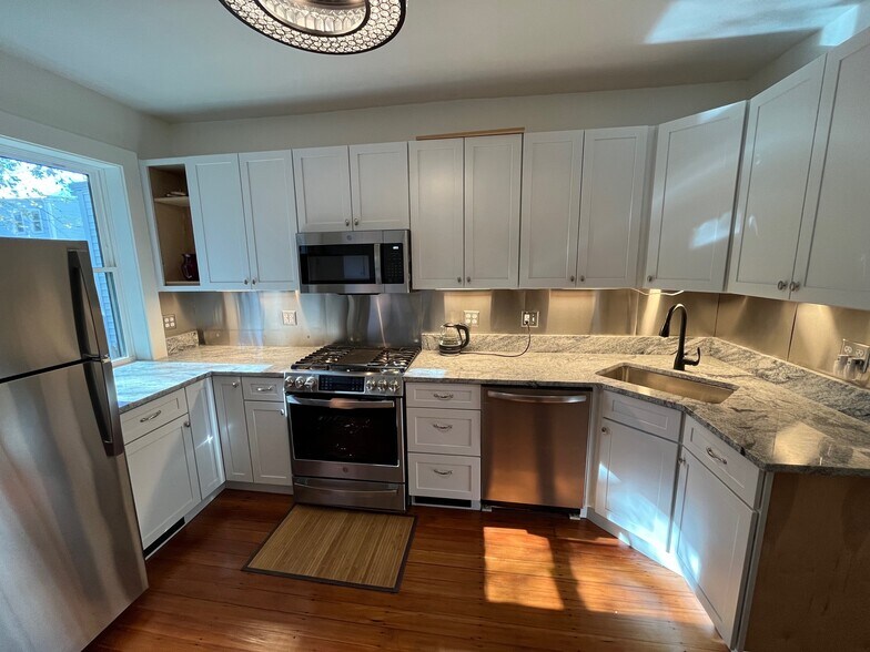 Building Photo - 334 Hurley St