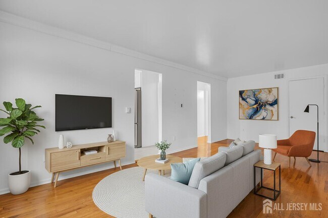 Building Photo - 14 College Dr