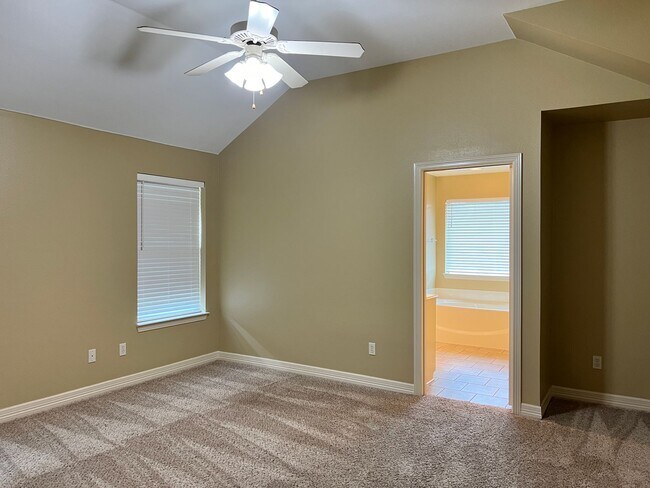 Building Photo - 441 Maggie Cir