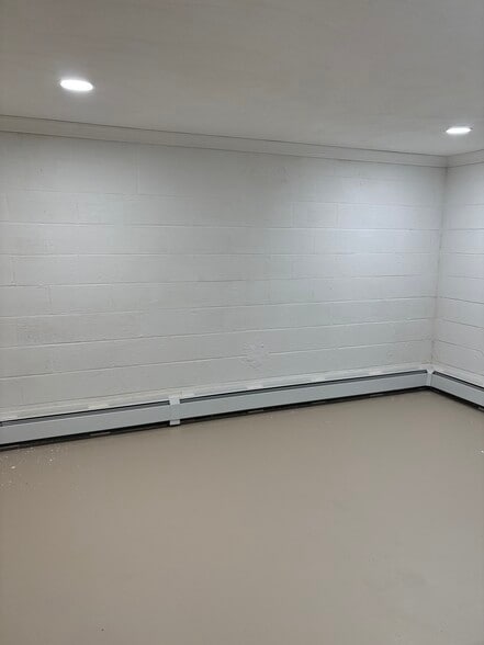 Building Photo - 1837 Clearview St