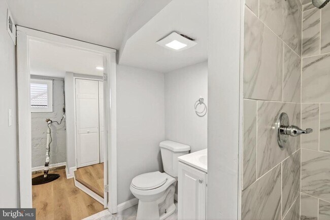 Building Photo - 29 W Elm Ave