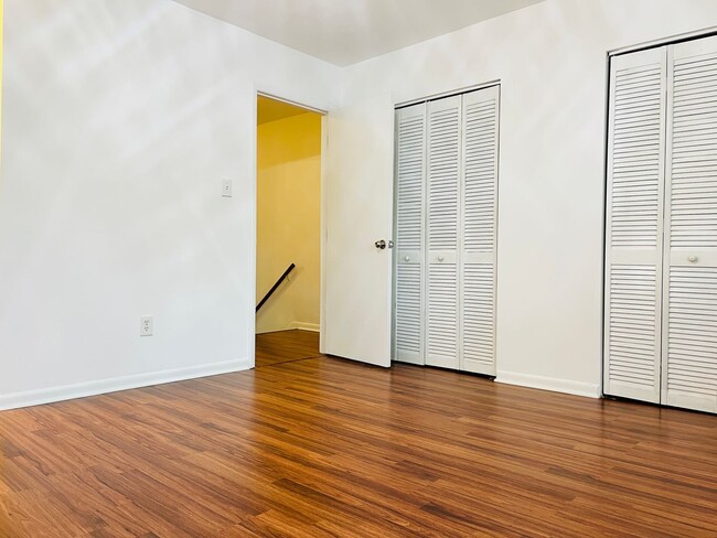 Building Photo - 2BR Townhome in N Raleigh