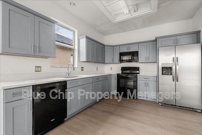 Building Photo - 1923 Bridgeview Cir