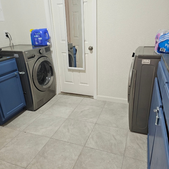 Building Photo - 5311 Costa Mesa St