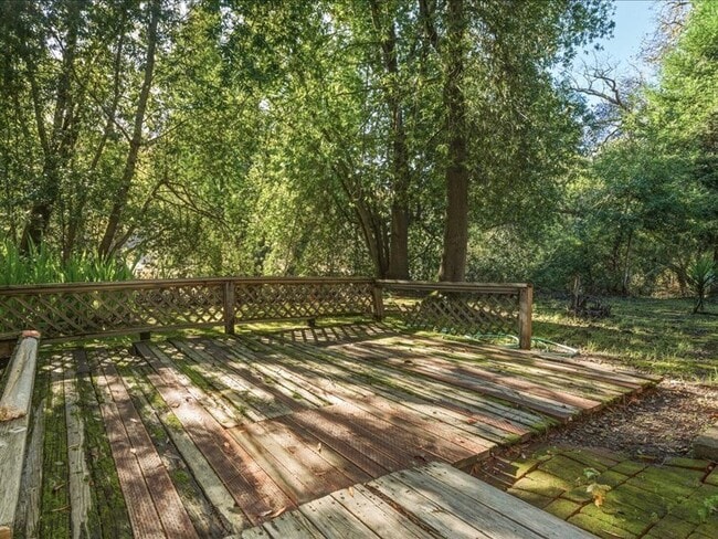 Building Photo - 1863 Bailhache Ave