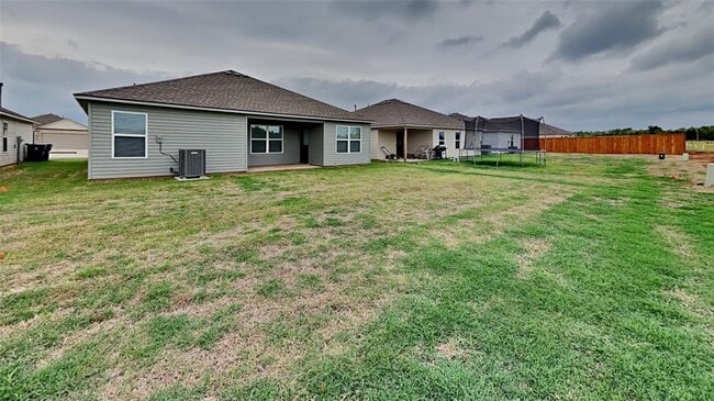 Building Photo - 10009 SW 41st St