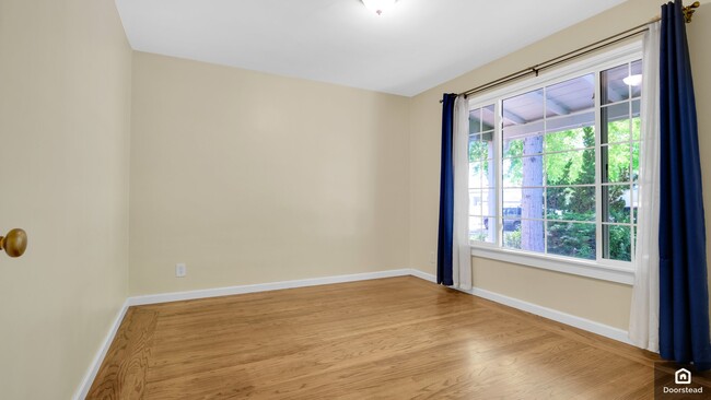 Building Photo - 518 Yuba St