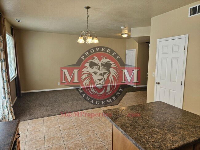 Building Photo - 3 Bd 2.5 Bath Condo 2 Car Garage