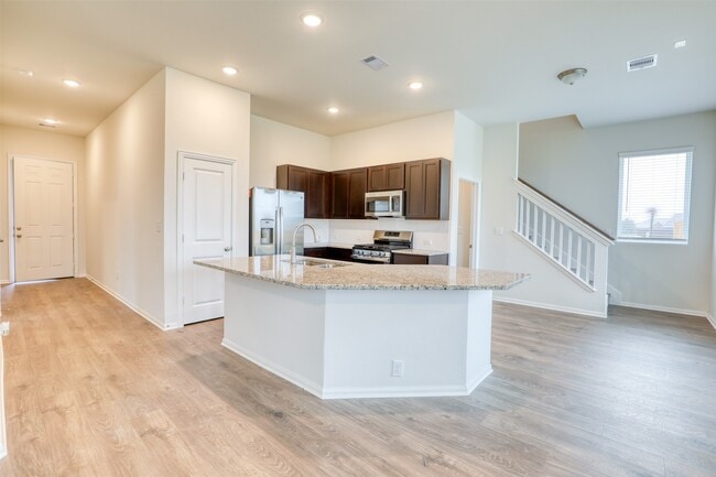 Building Photo - 399 Magnolia Ln