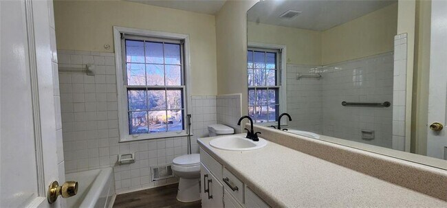 Building Photo - 2349 Valley Way