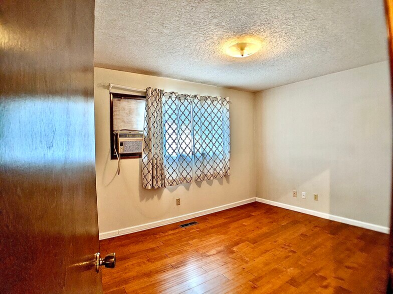 Building Photo - 2746 SE 73rd Ave
