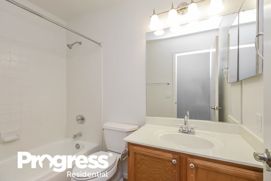 Building Photo - 814 N Sailors Way