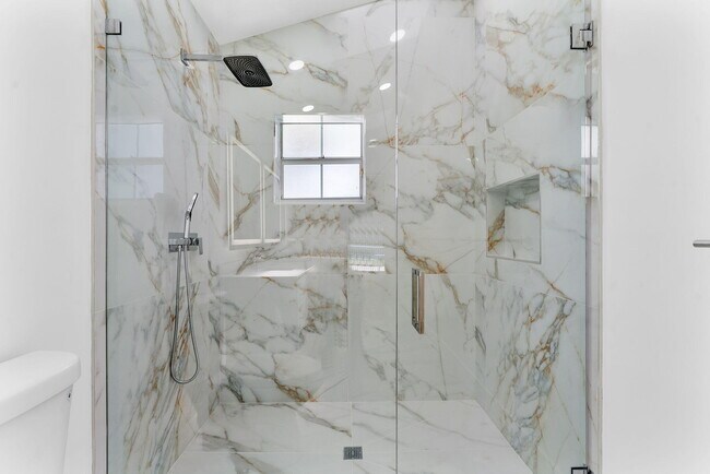Building Photo - 897 Dickens Pl