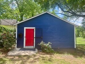 Building Photo - 1045 Patterson St