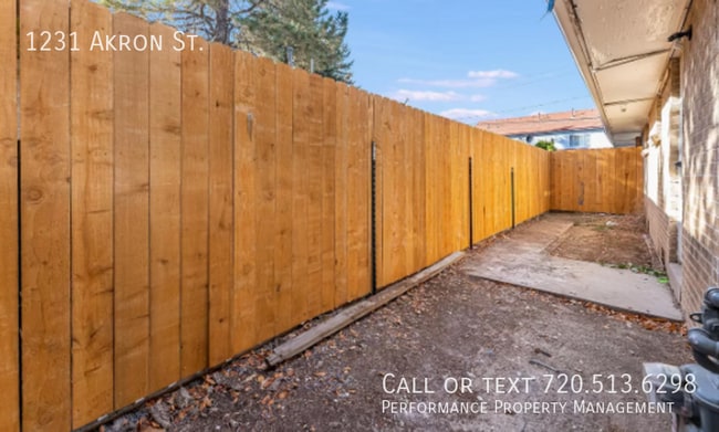 Building Photo - 1231 Akron St