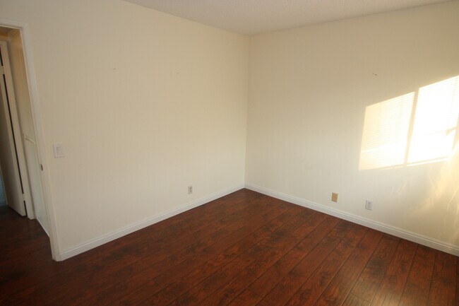 Building Photo - 2925 Wellesley Ct