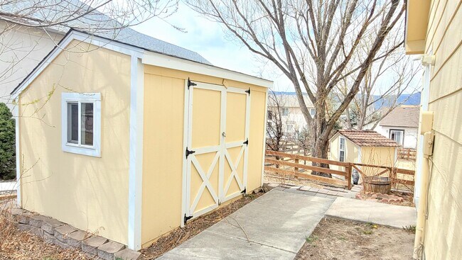 Building Photo - 15668 Dawson Creek Dr