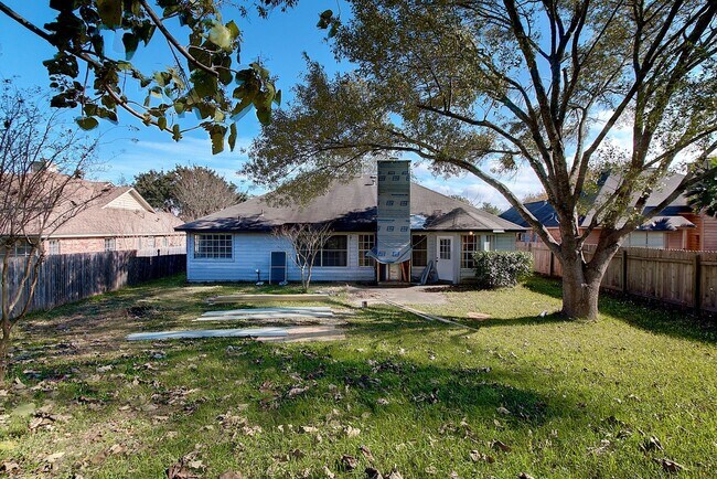 Building Photo - Elegant Pflugerville Home with Comfortable Living Spaces