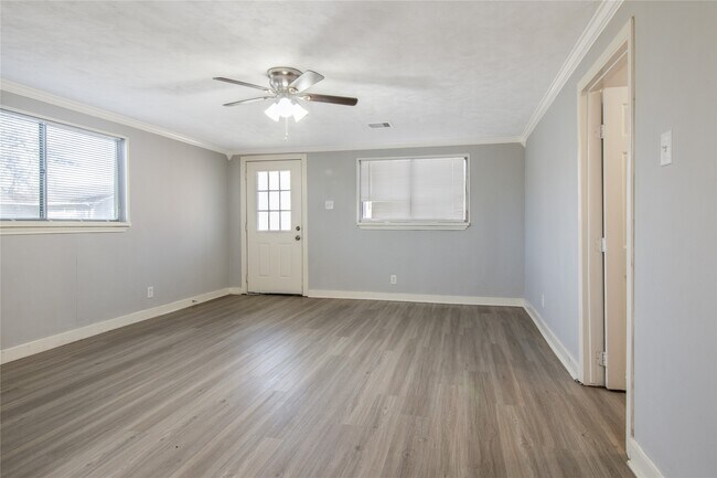 Building Photo - 4401 Elmwood St