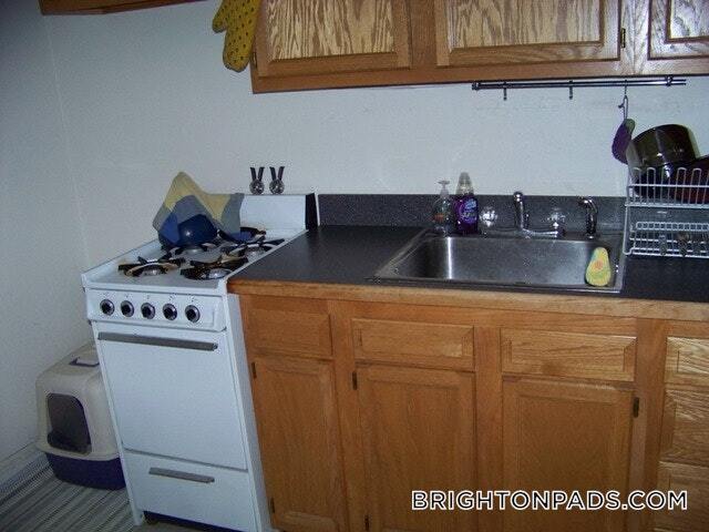 Building Photo - 2045 Commonwealth Ave